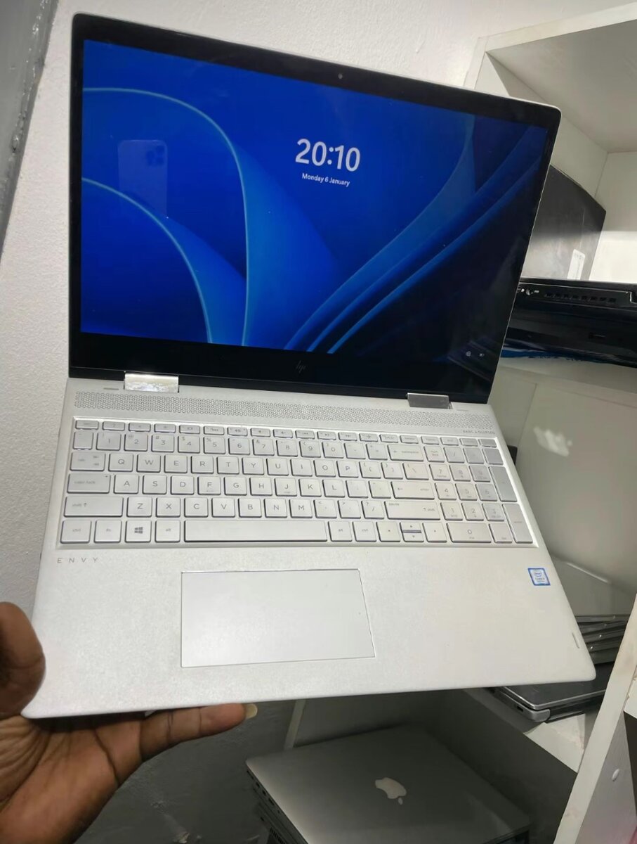 HP ENVY CORE i7