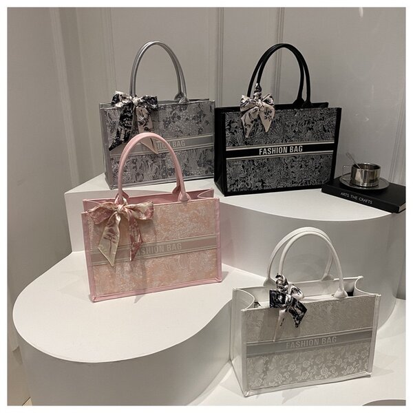 Fashion spacious bag