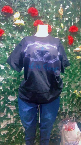 Tops & round neck