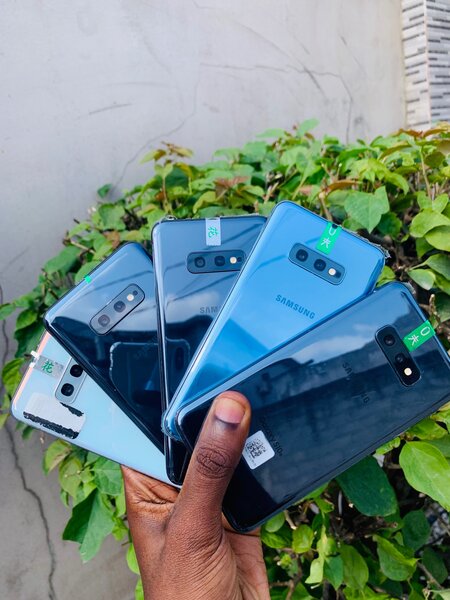 SAMSUNG S10e