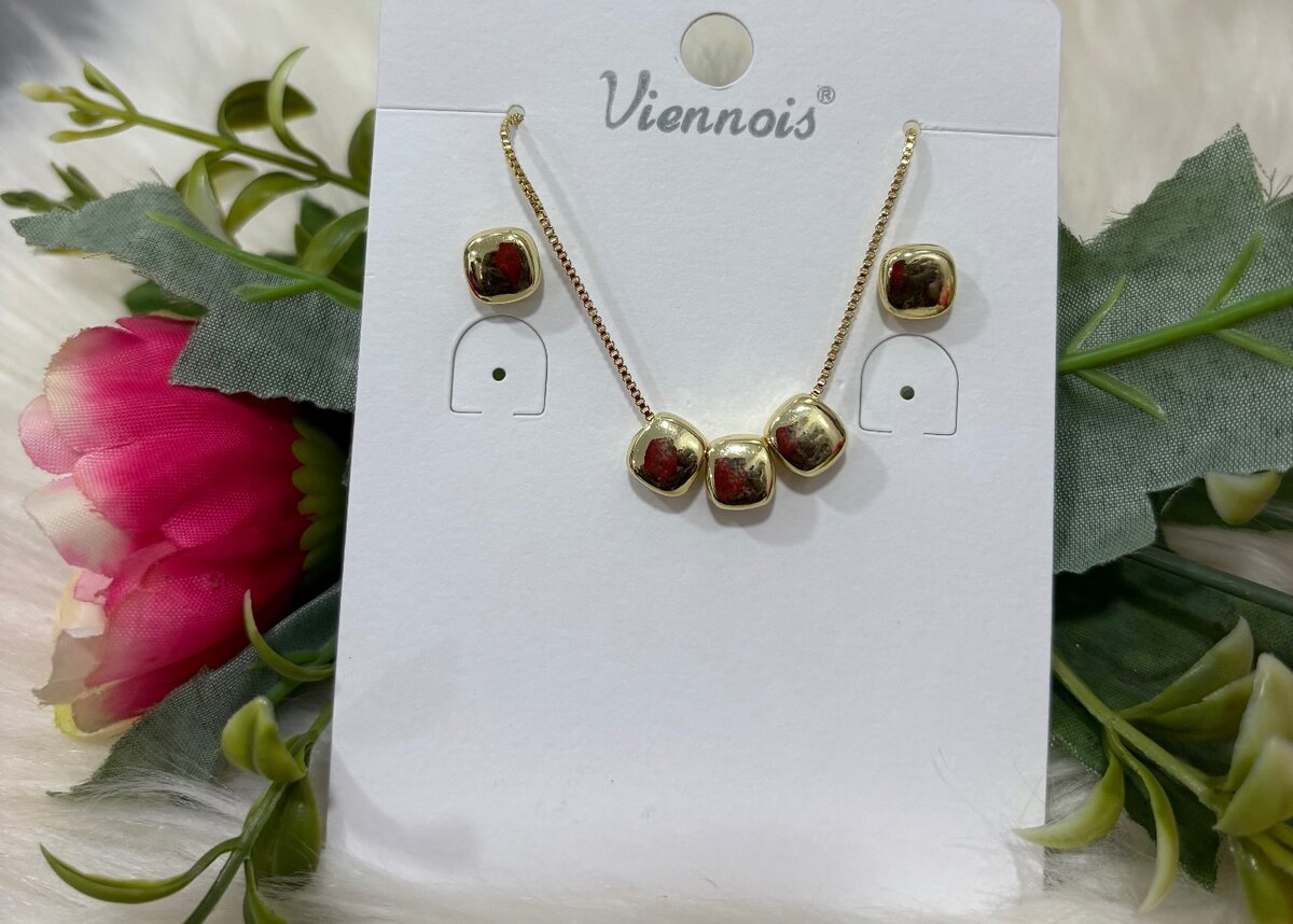 Parure collier et boucles d'oreilles élégante