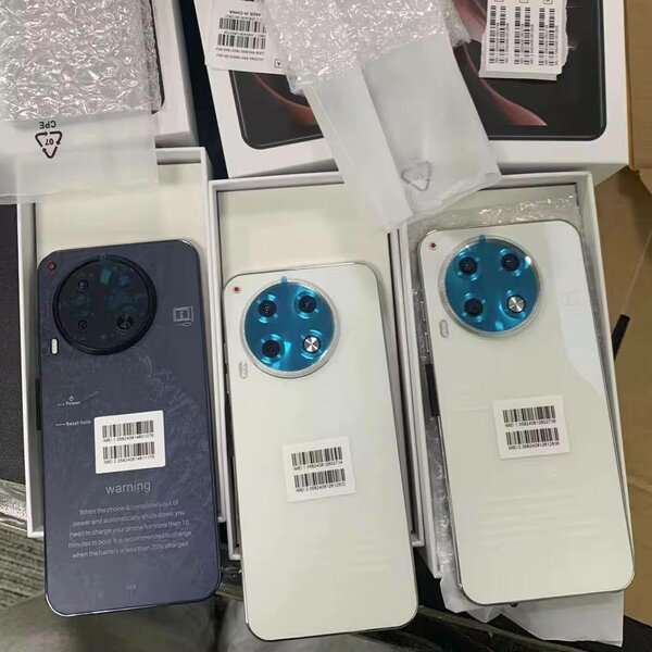 Smartphone moderne avec triple caméra