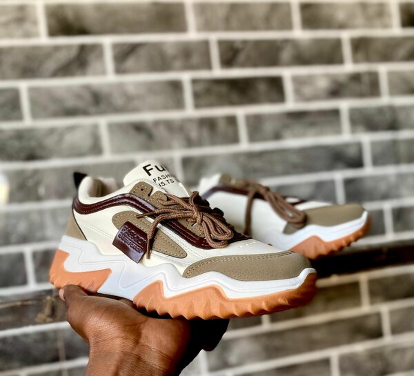 Ladies sneakers