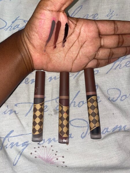 Gloss matte pigmenté