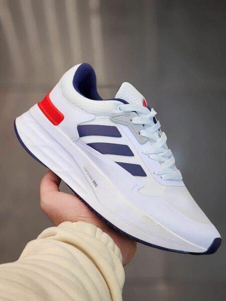 Paire de chaussures A009