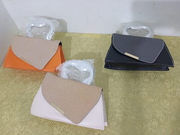 Pochette élégante en cuir