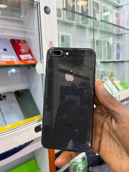 iPhone 8 Plus 64go