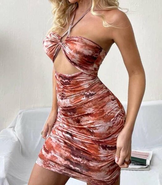 Robe moulante dos nu élégante