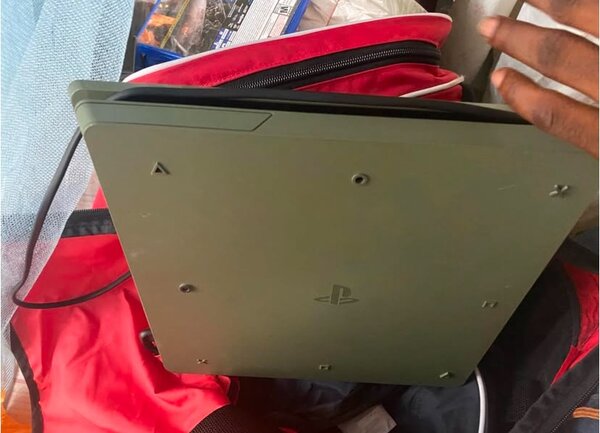 PS 4 slim 1TB
