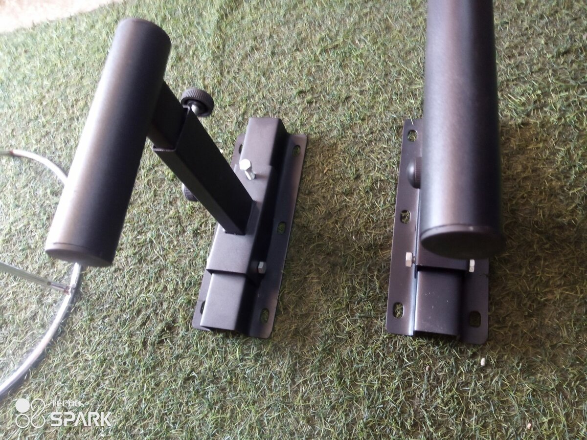 Wall speaker stand