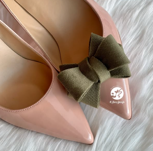 Green bow clips