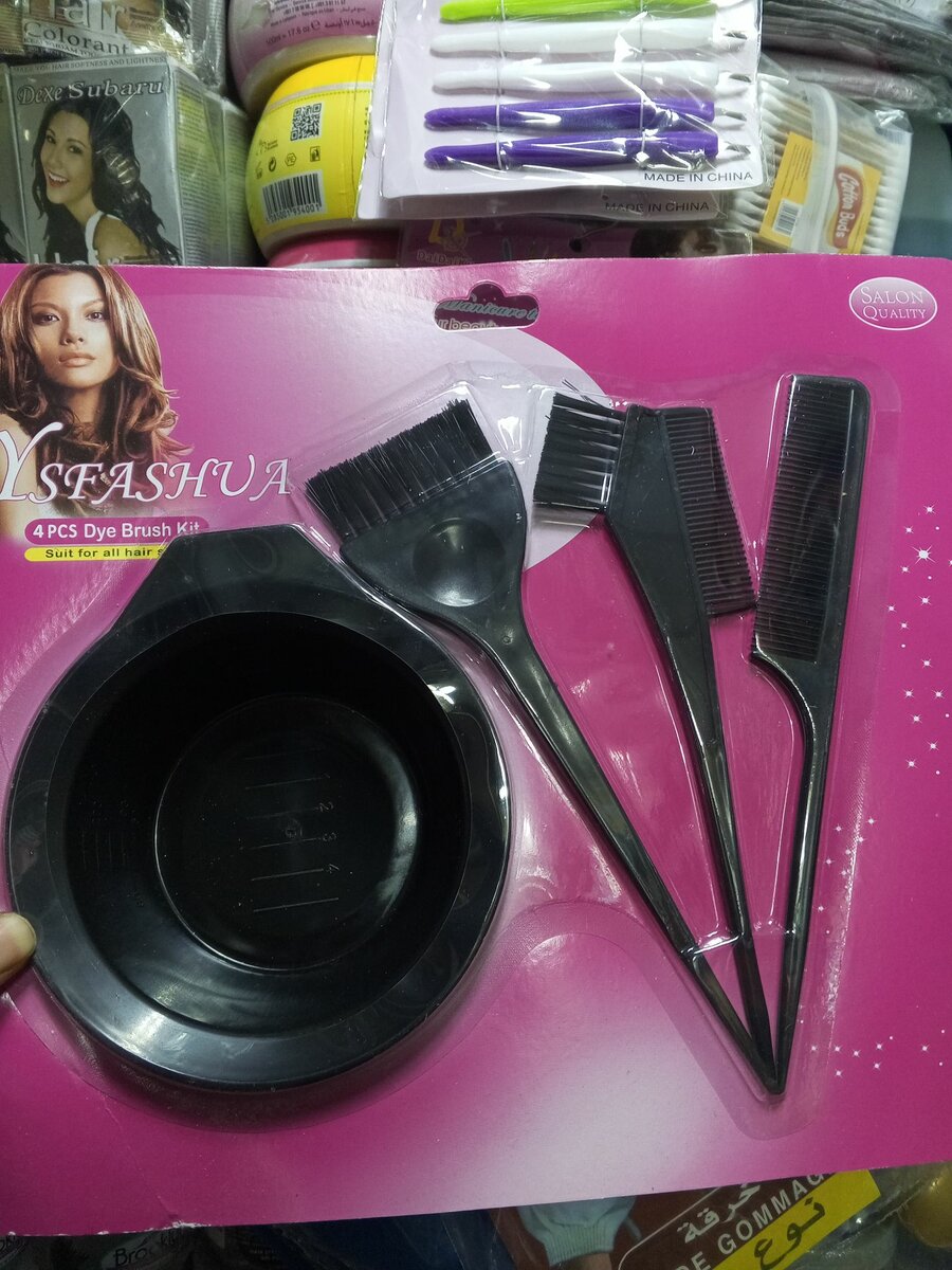 Pensons et boîte pour le teinture complè
