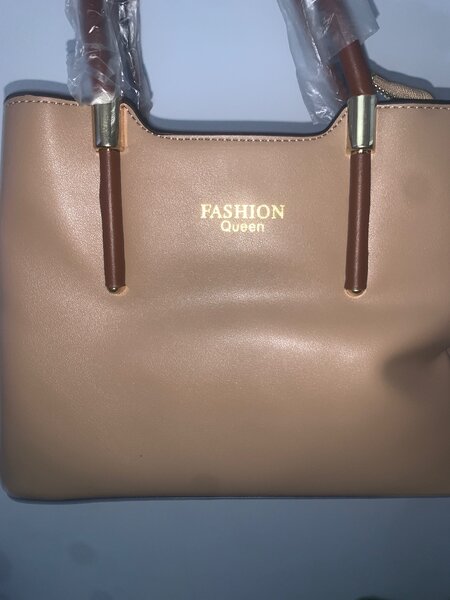 Sac à main élégant beige