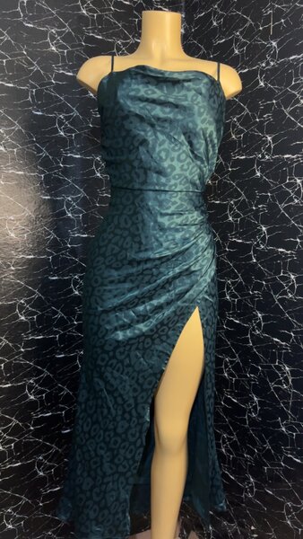 Robe Midi Satinée Élégante