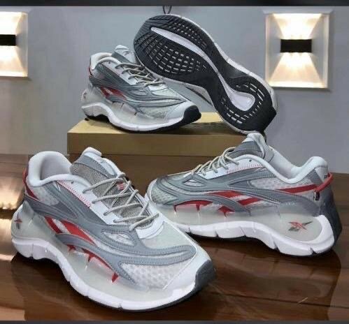 REEBOK SNEAKER