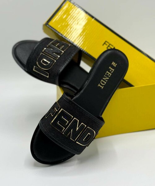 Ladies slippers