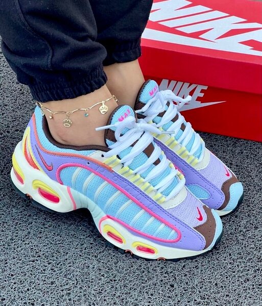 Lady's Sneakers