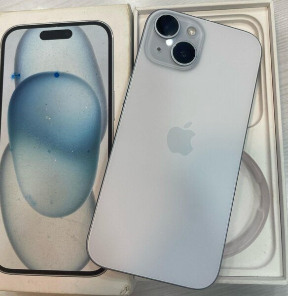 iPhone 15 128go CE quasi neuf avec son carton