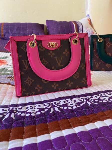 Medium handbags