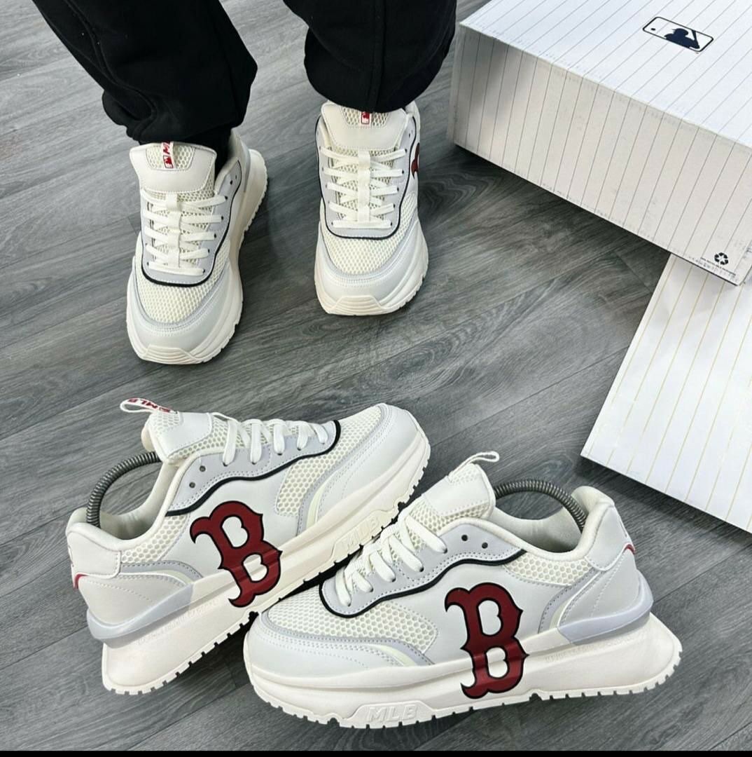 B/sneaker