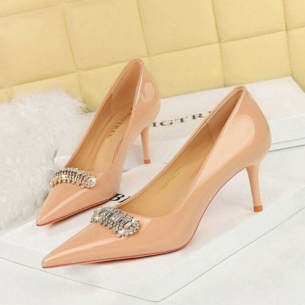Ladies shoes