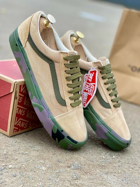 Vans hot school