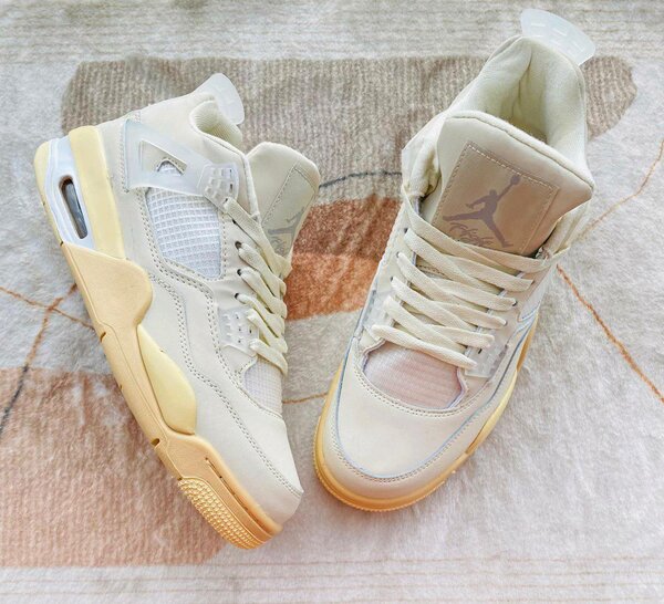 JORDAN 4s
