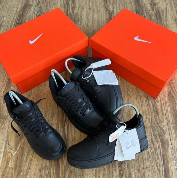 Sneakers hub