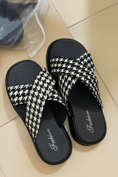 Sandales croisées motif pied-de-poule