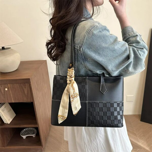 Sac à main élégant avec écharpe