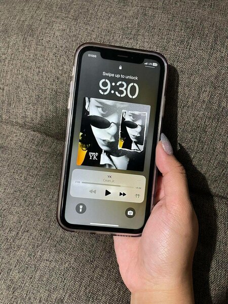 iPhone X avec coque transparente