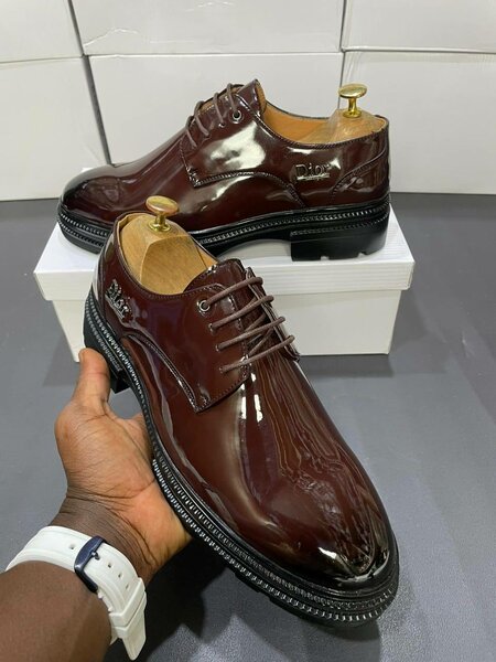 Chics chaussures en cuir verni pour hommes