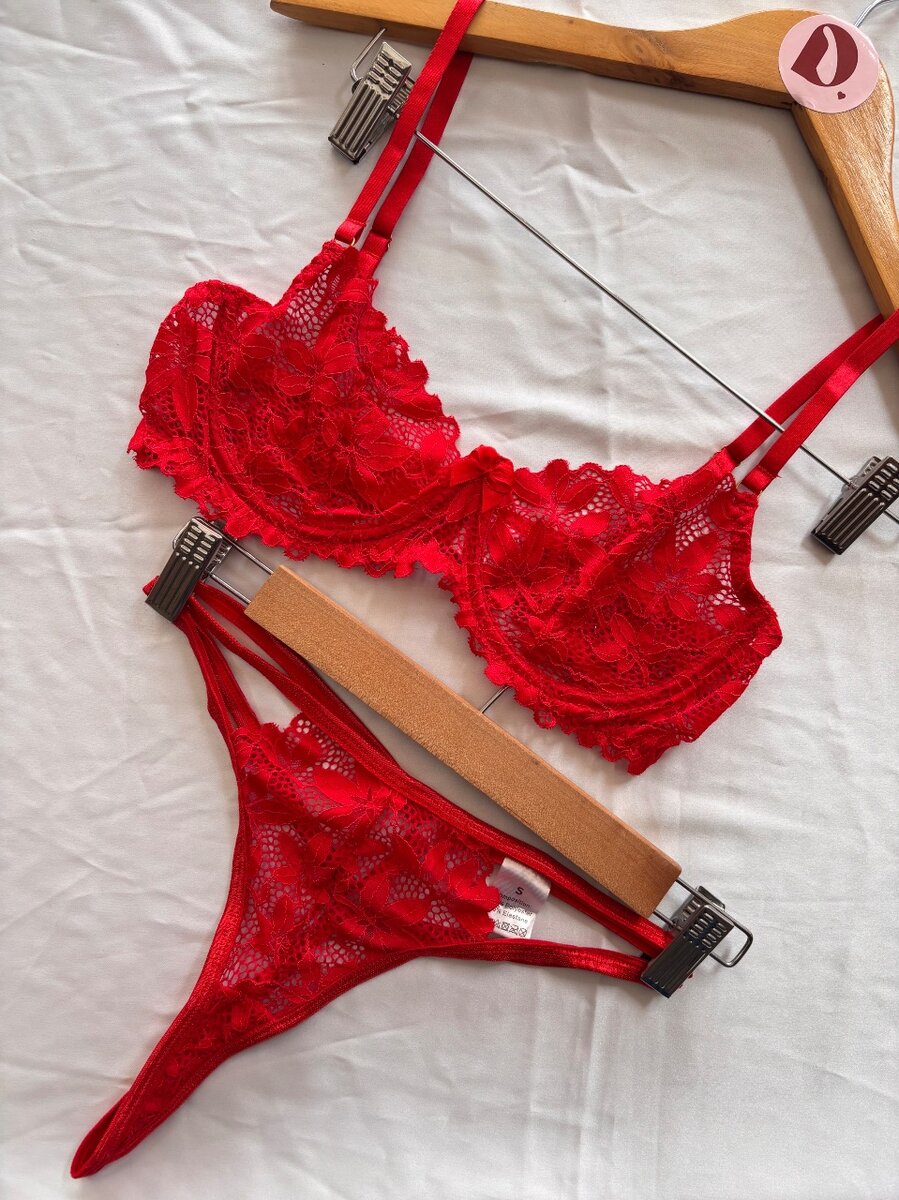 Ensemble lingerie rouge dentelle