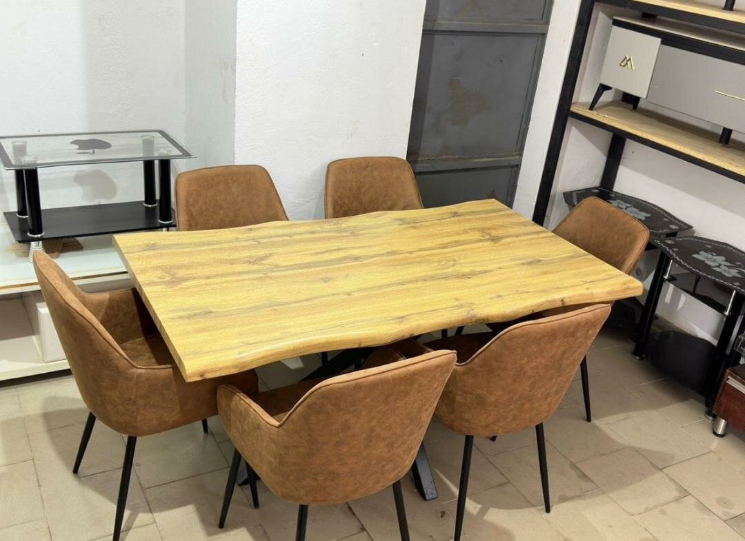 Table à manger avec chaises
