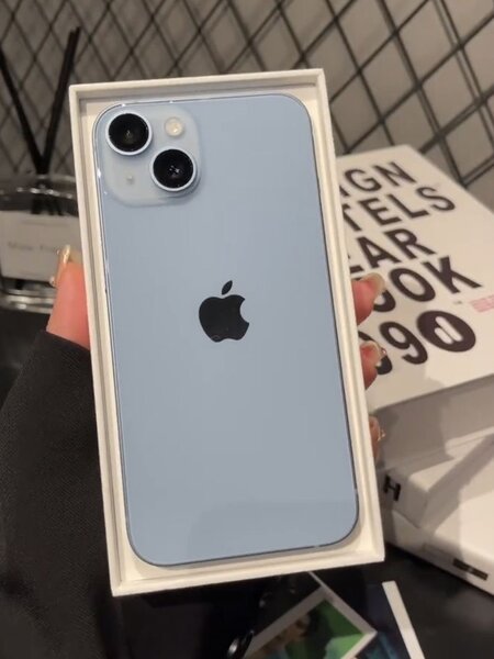 iPhone 13 simple