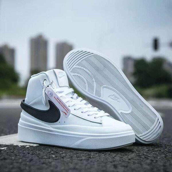 Chaussures Nike baskets disponible