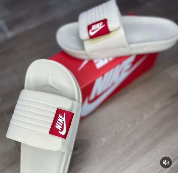 Claquettes nike