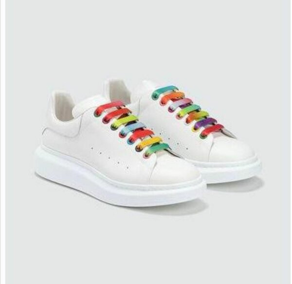 Baskets blanches lacets arc-en-ciel