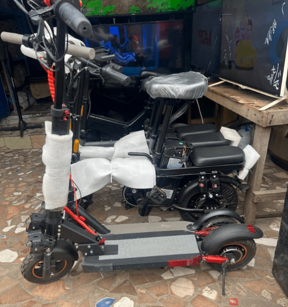 Trottinette électrique pliable compacte