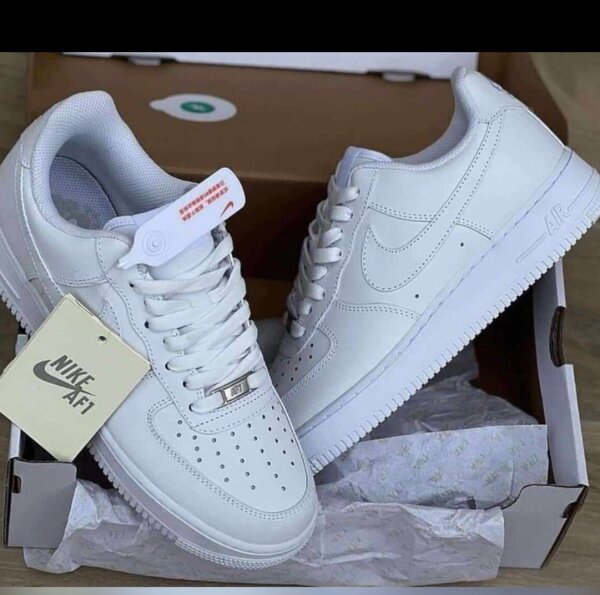 Chaussures blanches classiques