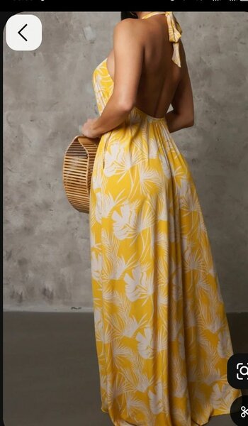 Robe décolletée