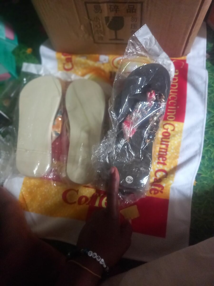 Ladies slippers