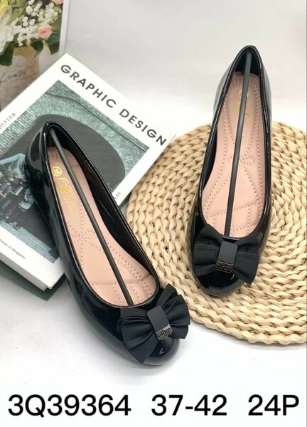 Flat shoes