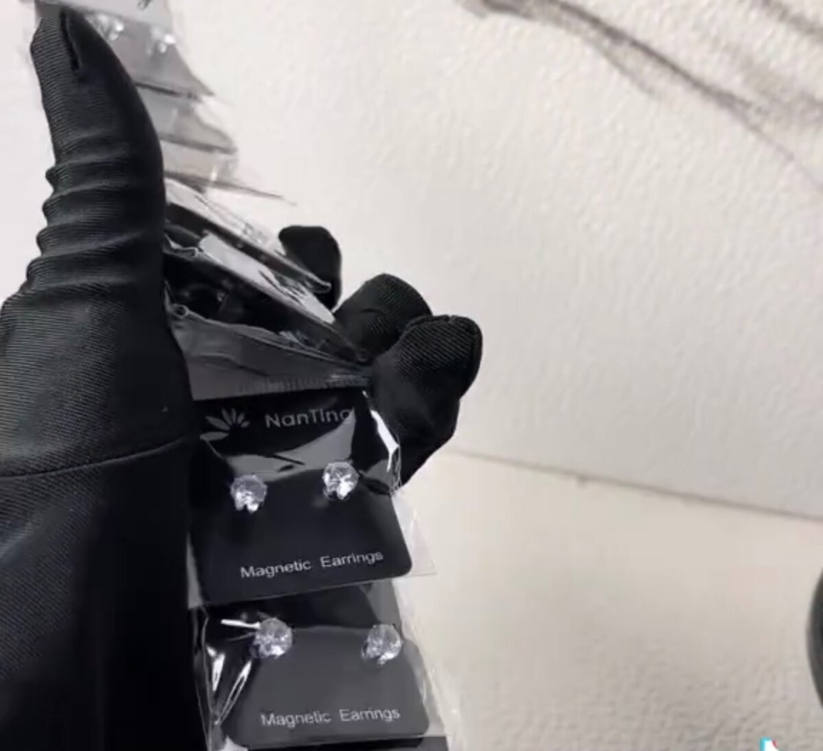 Magnetic earrings
