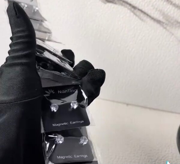 Magnetic earrings