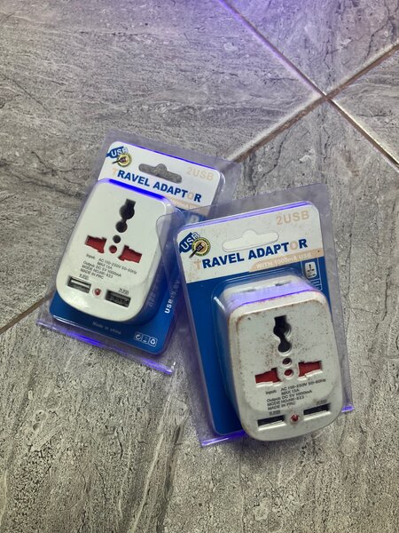 Traveling adaptor