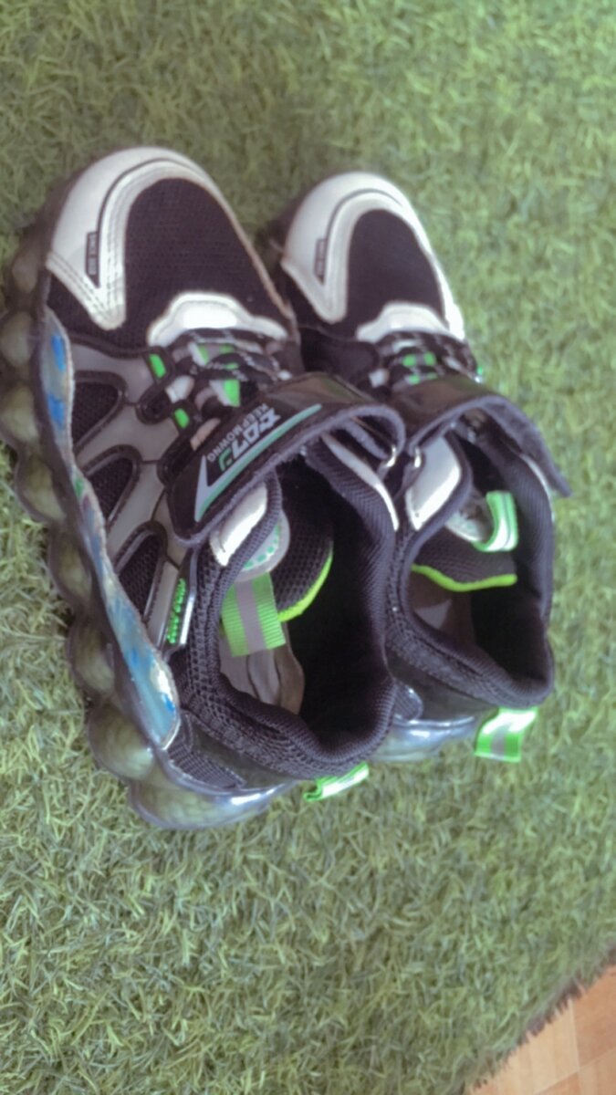 Thrift Kids footwear (size 33)