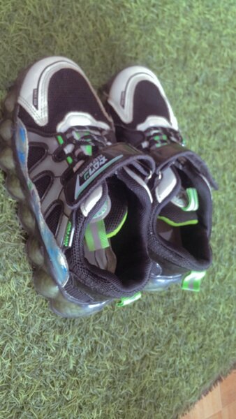 Thrift Kids footwear (size 33)