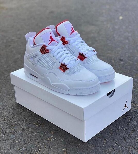 AIR JORDAN 4