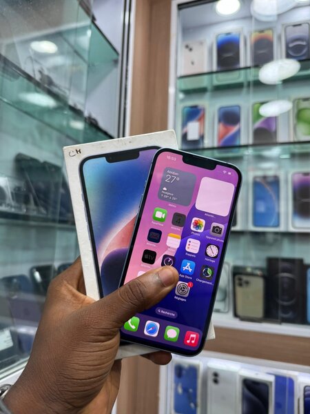 - iPhone 14 128Go